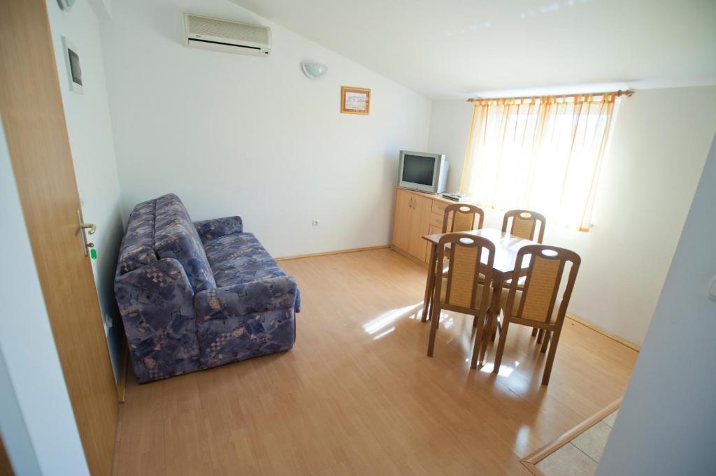 Apartments Maric With Parking Umag Room photo